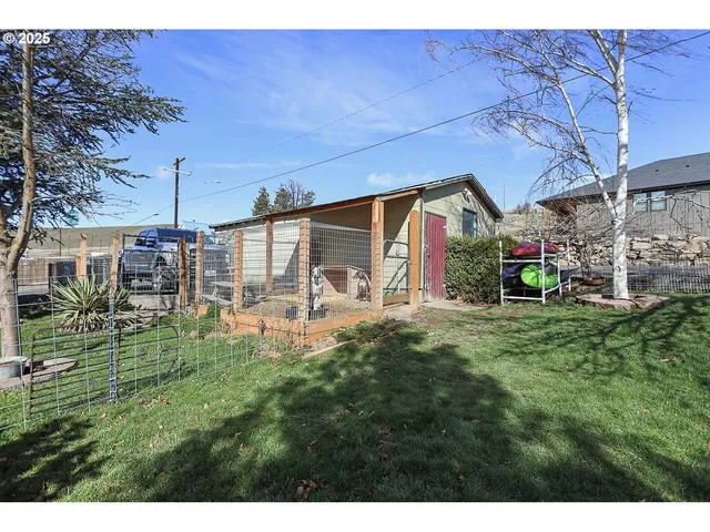 $395,000 | 552 Williams Street, Dufur, OR 97021