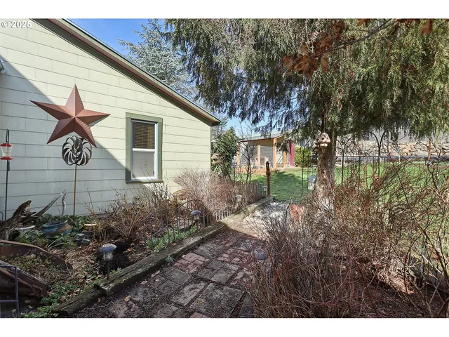 $395,000 | 552 Williams Street, Dufur, OR 97021