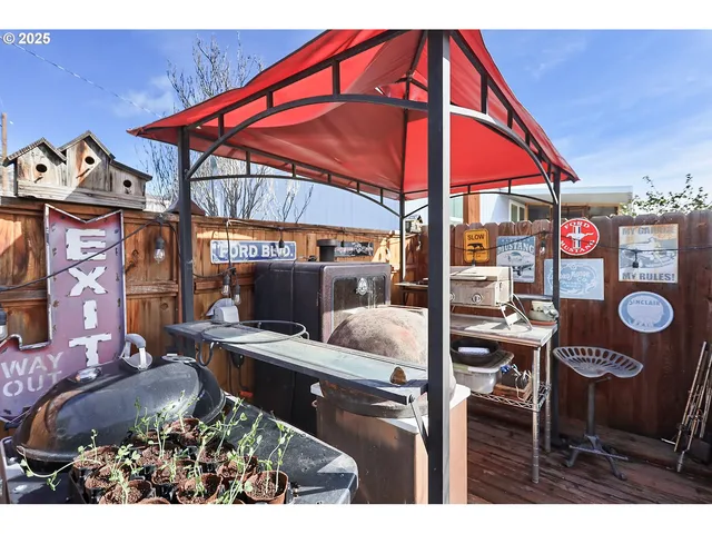 $395,000 | 552 Williams Street, Dufur, OR 97021