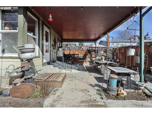 $395,000 | 552 Williams Street, Dufur, OR 97021