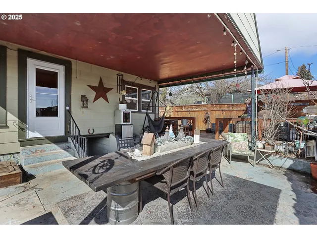 $395,000 | 552 Williams Street, Dufur, OR 97021