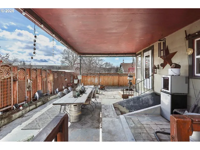 $395,000 | 552 Williams Street, Dufur, OR 97021