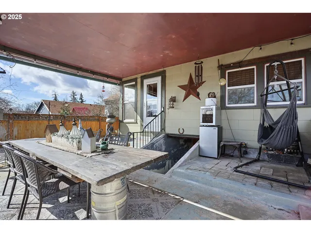 $395,000 | 552 Williams Street, Dufur, OR 97021