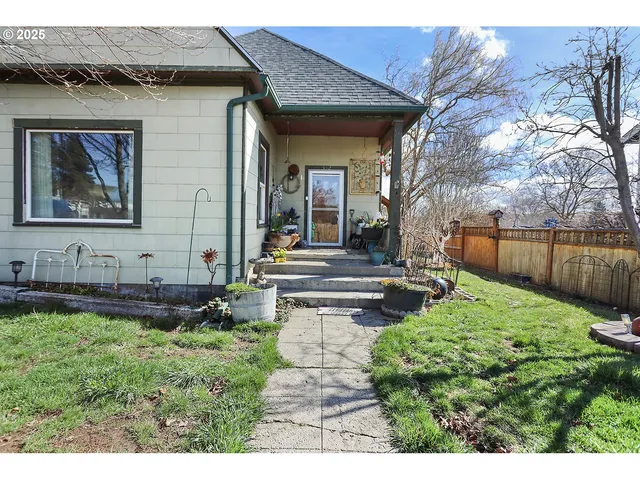 $395,000 | 552 Williams Street, Dufur, OR 97021