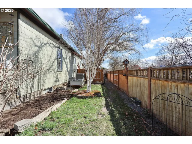 $395,000 | 552 Williams Street, Dufur, OR 97021