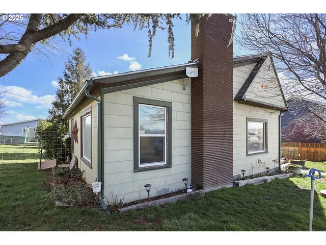 $395,000 | 552 Williams Street, Dufur, OR 97021