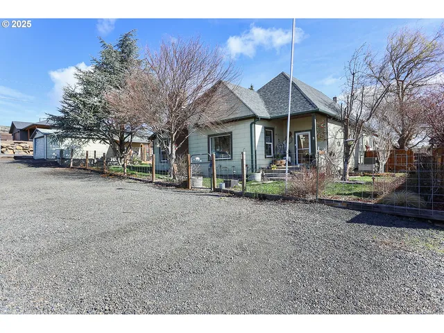 $395,000 | 552 Williams Street, Dufur, OR 97021