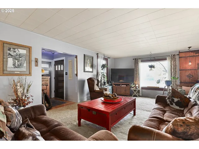 $395,000 | 552 Williams Street, Dufur, OR 97021