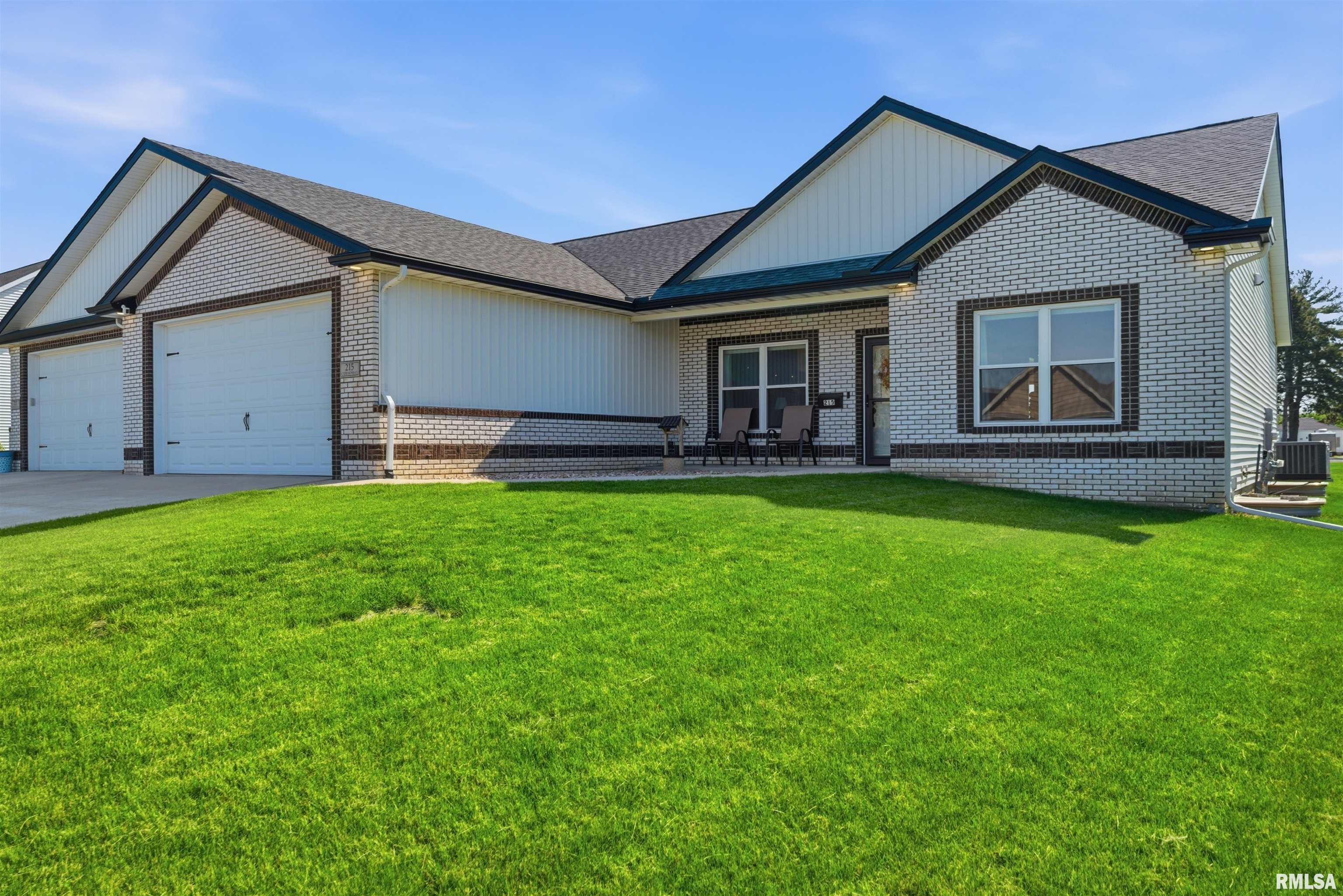 215 Cypress Point Washington, IL 61571 - Photo 2 of 39