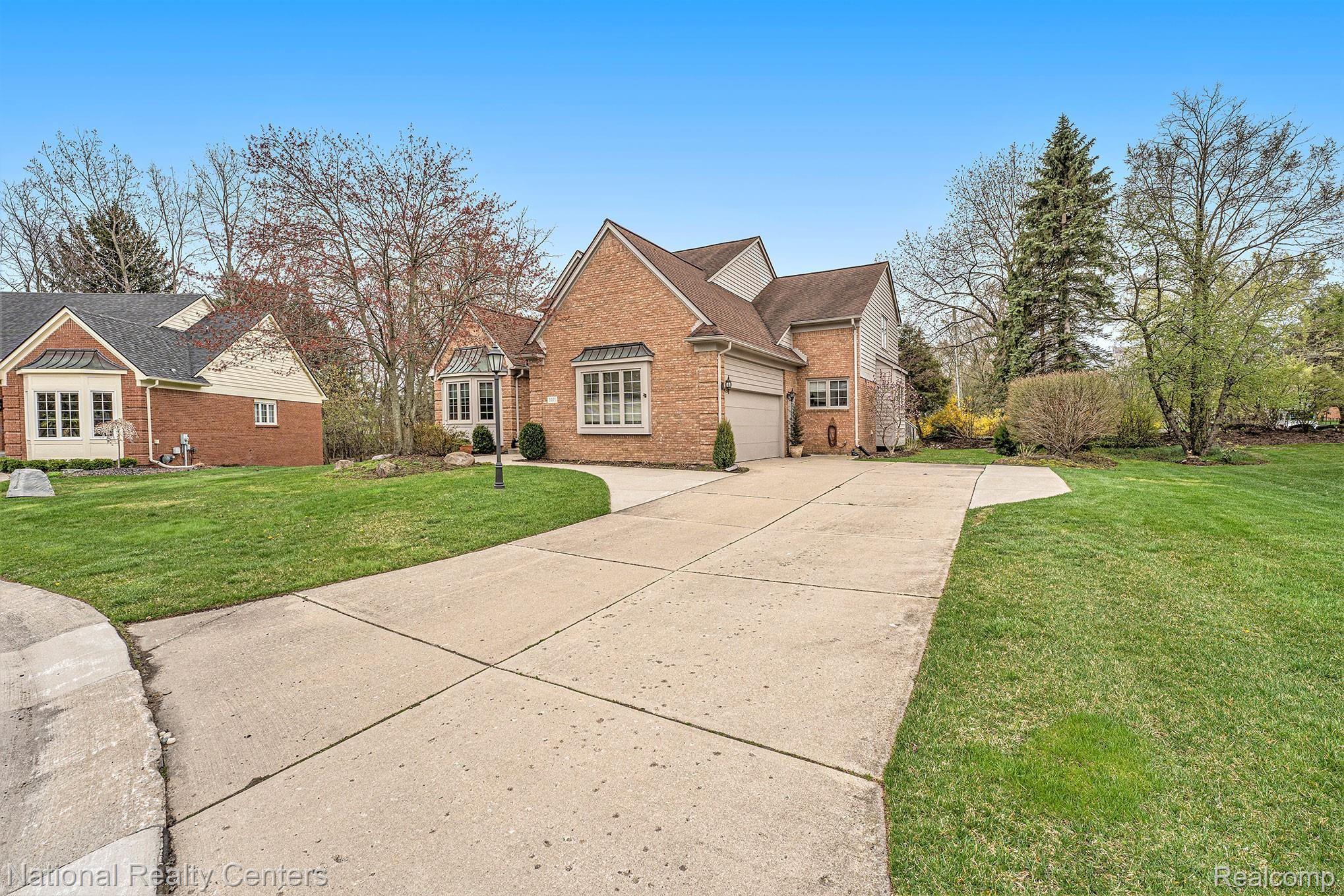 3371 Sawgrass Court Rochester, MI 48309 - Photo 2 of 38 driveway