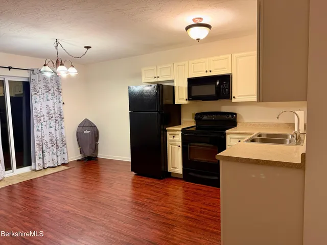 $154,900 | 580 South Main Street, Unit BLDG 2 1, Lanesborough, MA 01237