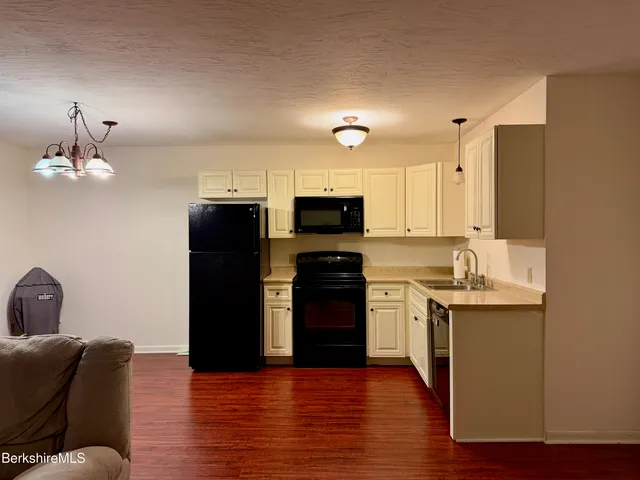 $154,900 | 580 South Main Street, Unit BLDG 2 1, Lanesborough, MA 01237