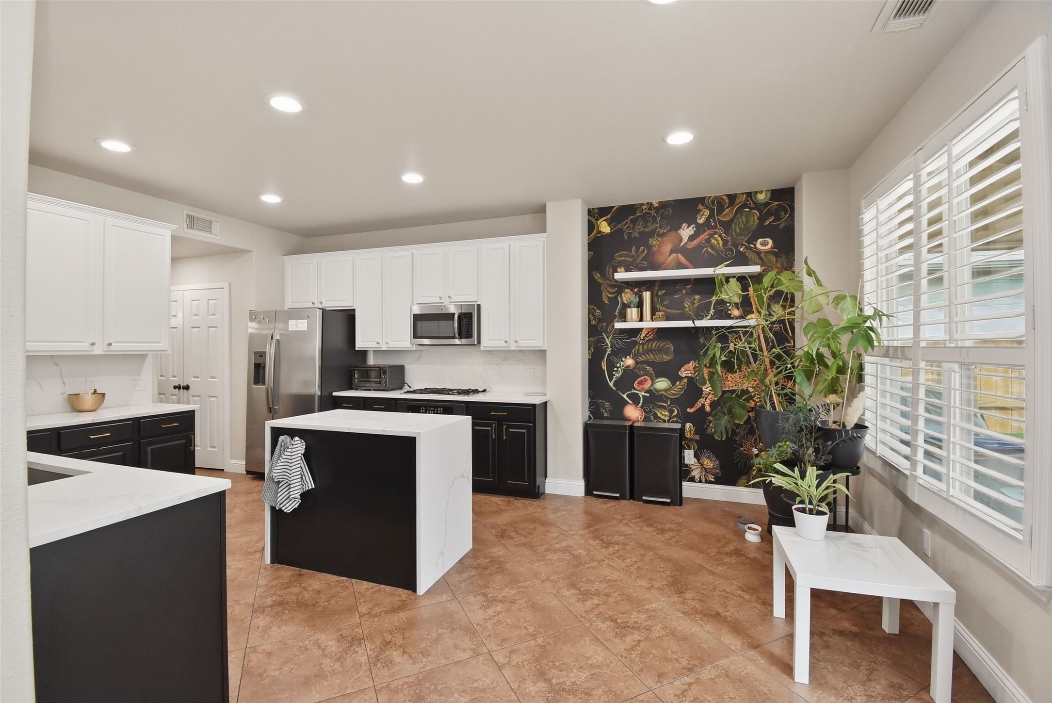 5615 Edgewood Pl Drive Spring, TX 77379 - Photo 19 of 48 Well-appointed kitchen featuring a central island, ample cabinetry and a designer accent wall that adds character and visual appeal.