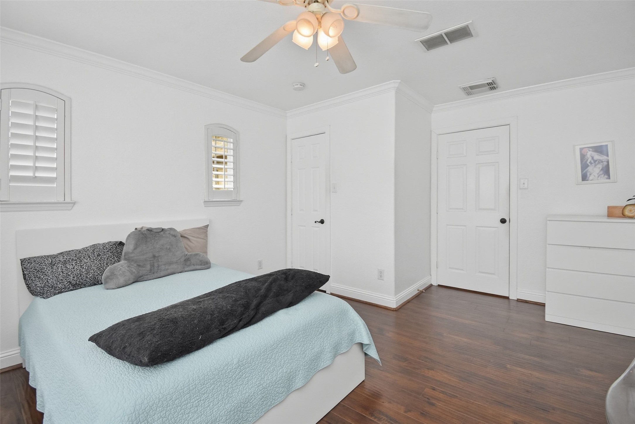 5615 Edgewood Pl Drive Spring, TX 77379 - Photo 35 of 48 Spacious upstairs bedroom featuring clean lines, ample wall space and a bright, airy atmosphere.