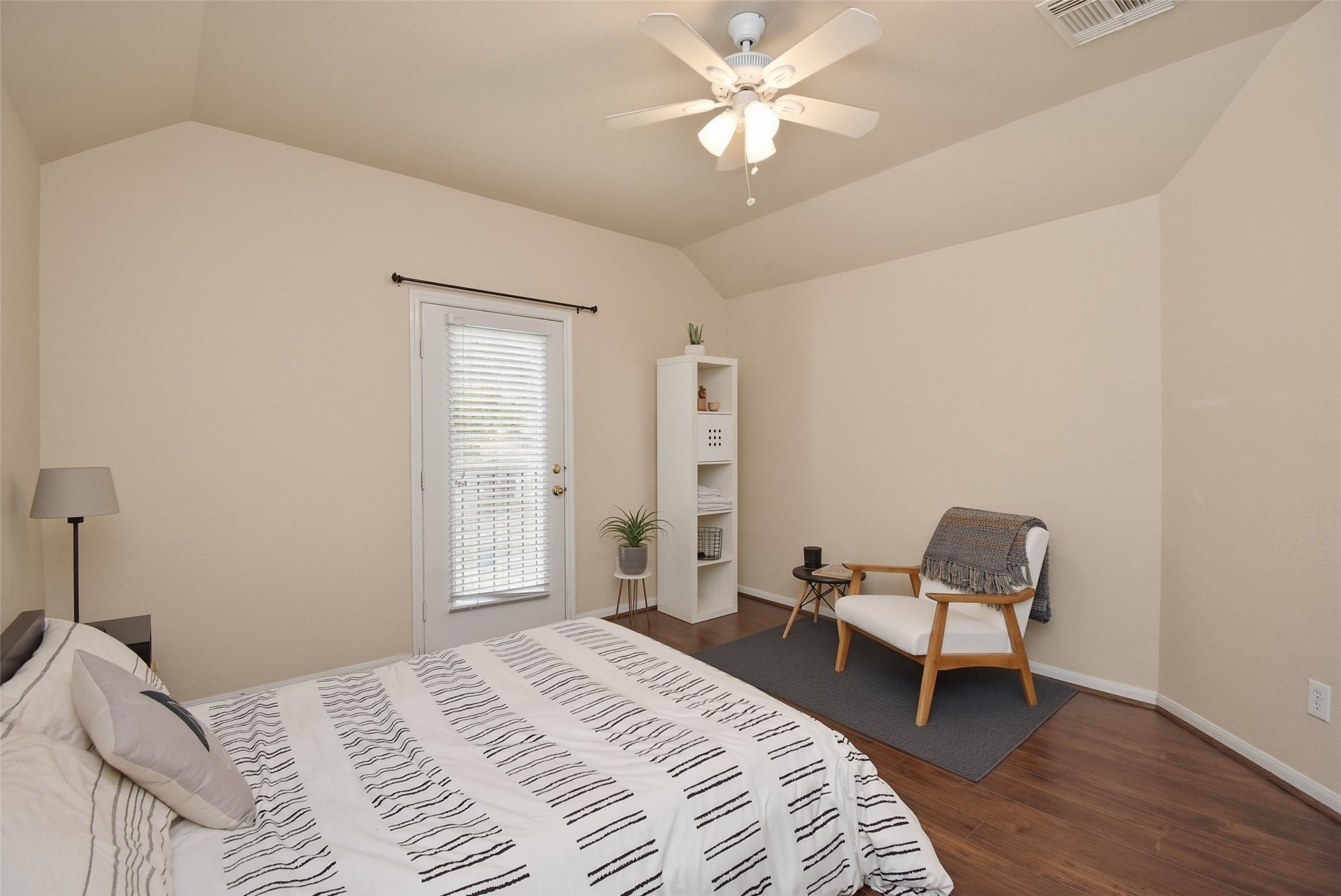 5615 Edgewood Pl Drive Spring, TX 77379 - Photo 36 of 48 Spacious upstairs bedroom featuring clean lines, ample wall space and a bright, airy atmosphere.