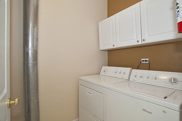 3448 Ravinia Circle Aurora, IL 60504 - Photo 14 of 20 a view of washer and dryer