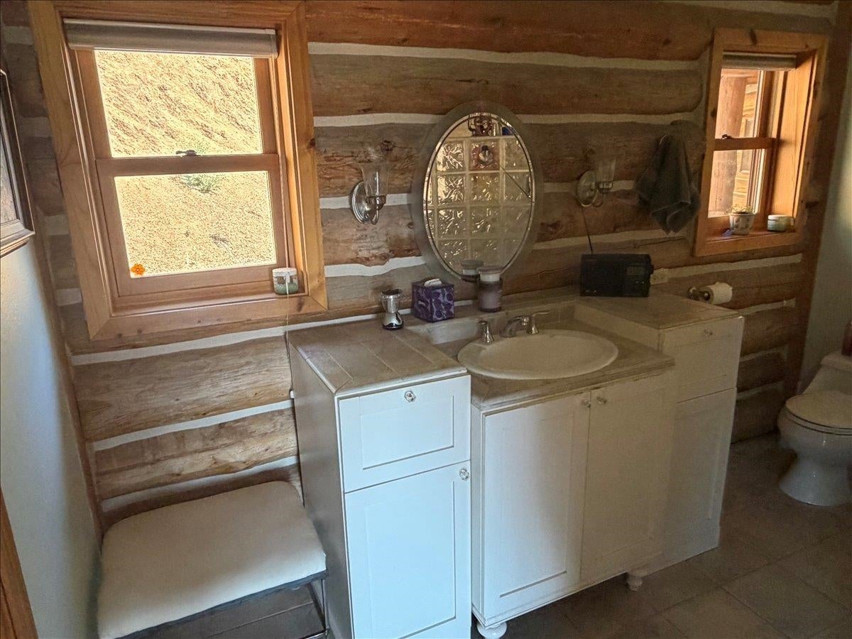 13705 Patterson Creek Road Fort Jones, CA 96032 - Photo 19 of 45 Gallery Image 19