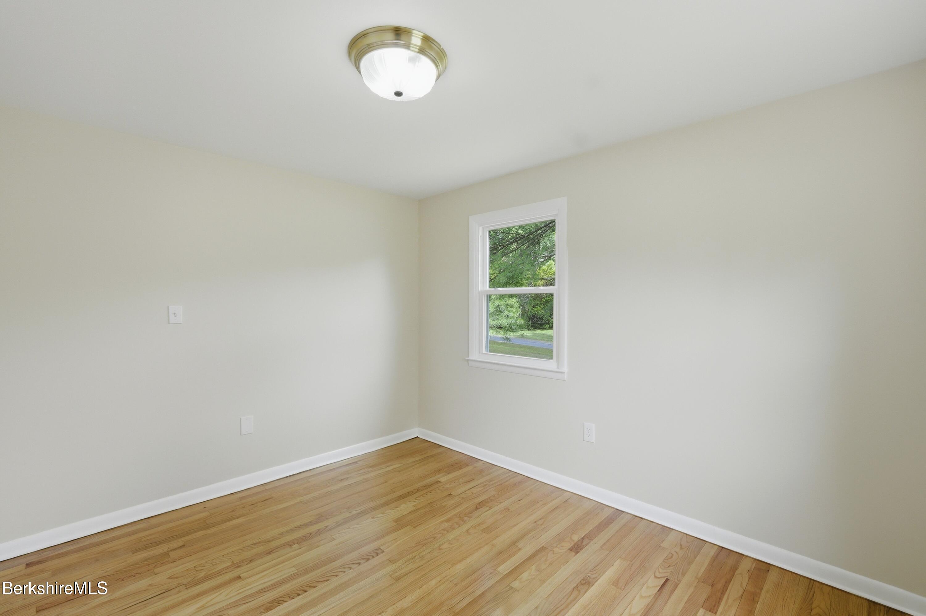 184 Melbourne Road Pittsfield, MA 01201 - Photo 21 of 36 Bedroom 2