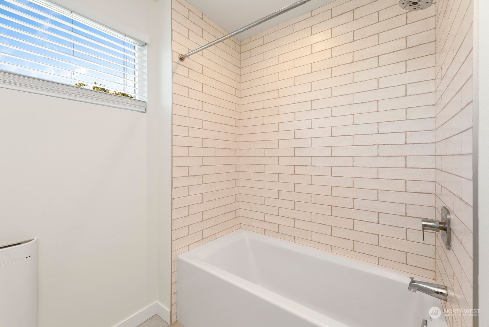 4246 South Graham Street Seattle, WA 98118 - Photo 14 of 21 a bathroom with a bathtub