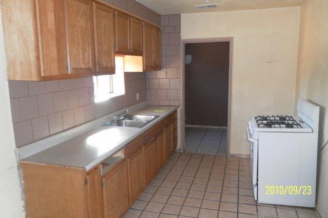 331 West Riverside Street Phoenix, AZ 85041 - Photo 3 of 13 kitchen