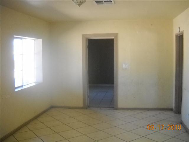 331 West Riverside Street Phoenix, AZ 85041 - Photo 5 of 13 living room