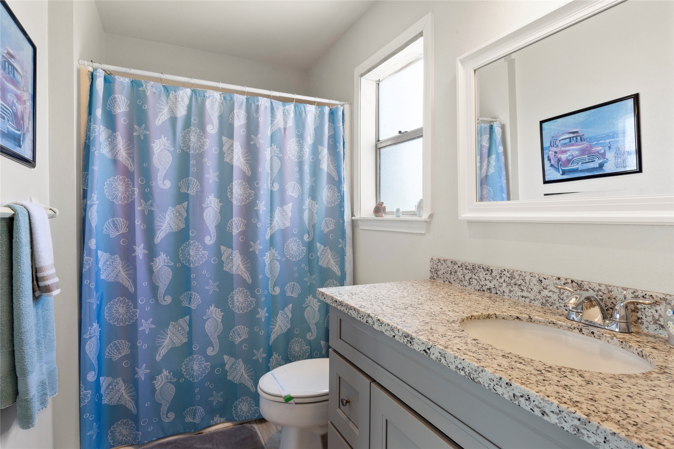 17627 Termini-San Luis Pass Road Galveston, TX 77554 - Photo 17 of 28 Full bath adjacent to guest bedroom