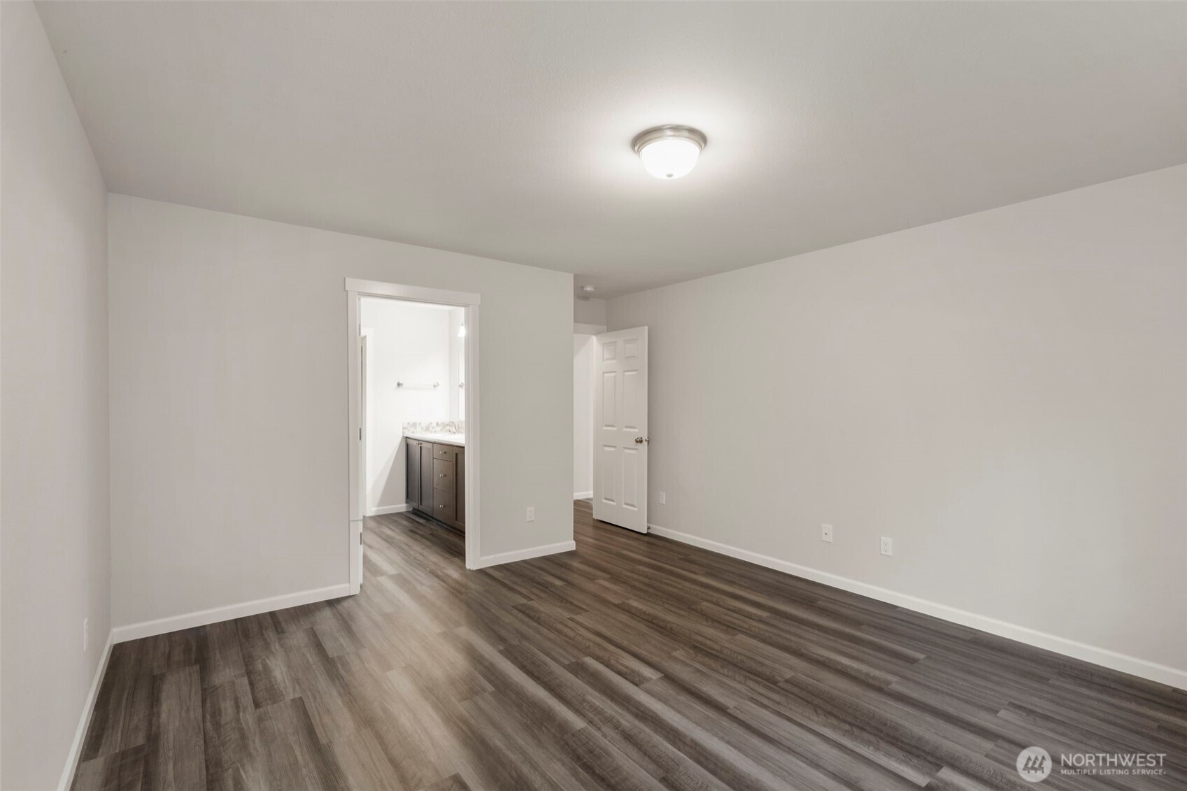 174 East Island View Avenue Port Townsend, WA 98368 - Photo 23 of 39 a view of a room with wooden floor and bench