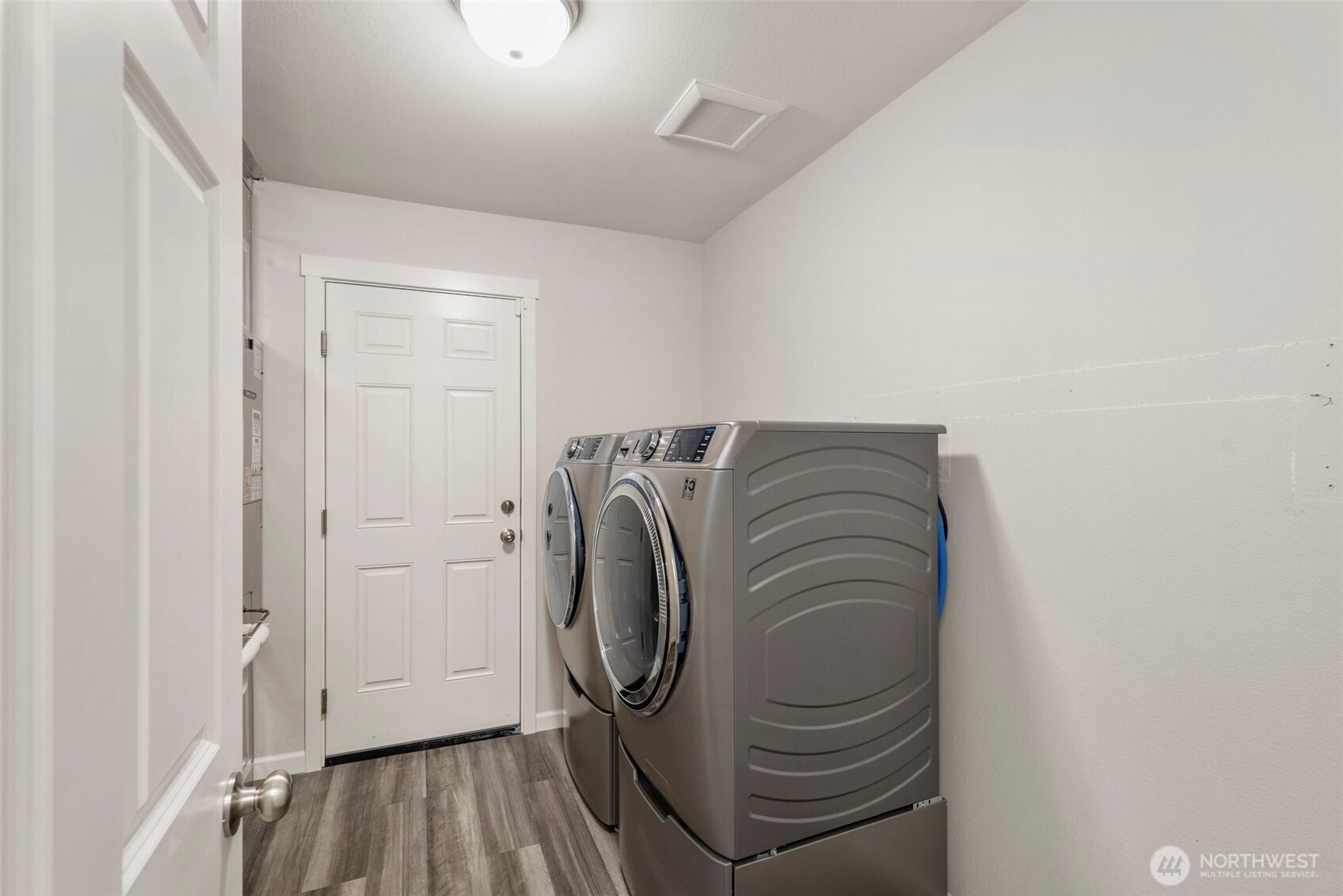 174 East Island View Avenue Port Townsend, WA 98368 - Photo 32 of 39 a utility room with dryer and washer
