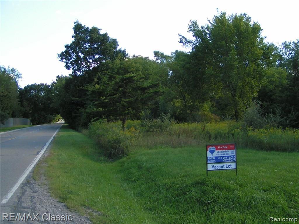 23 Pleasant Valley Road Brighton, MI 48114 - Photo 2 of 3