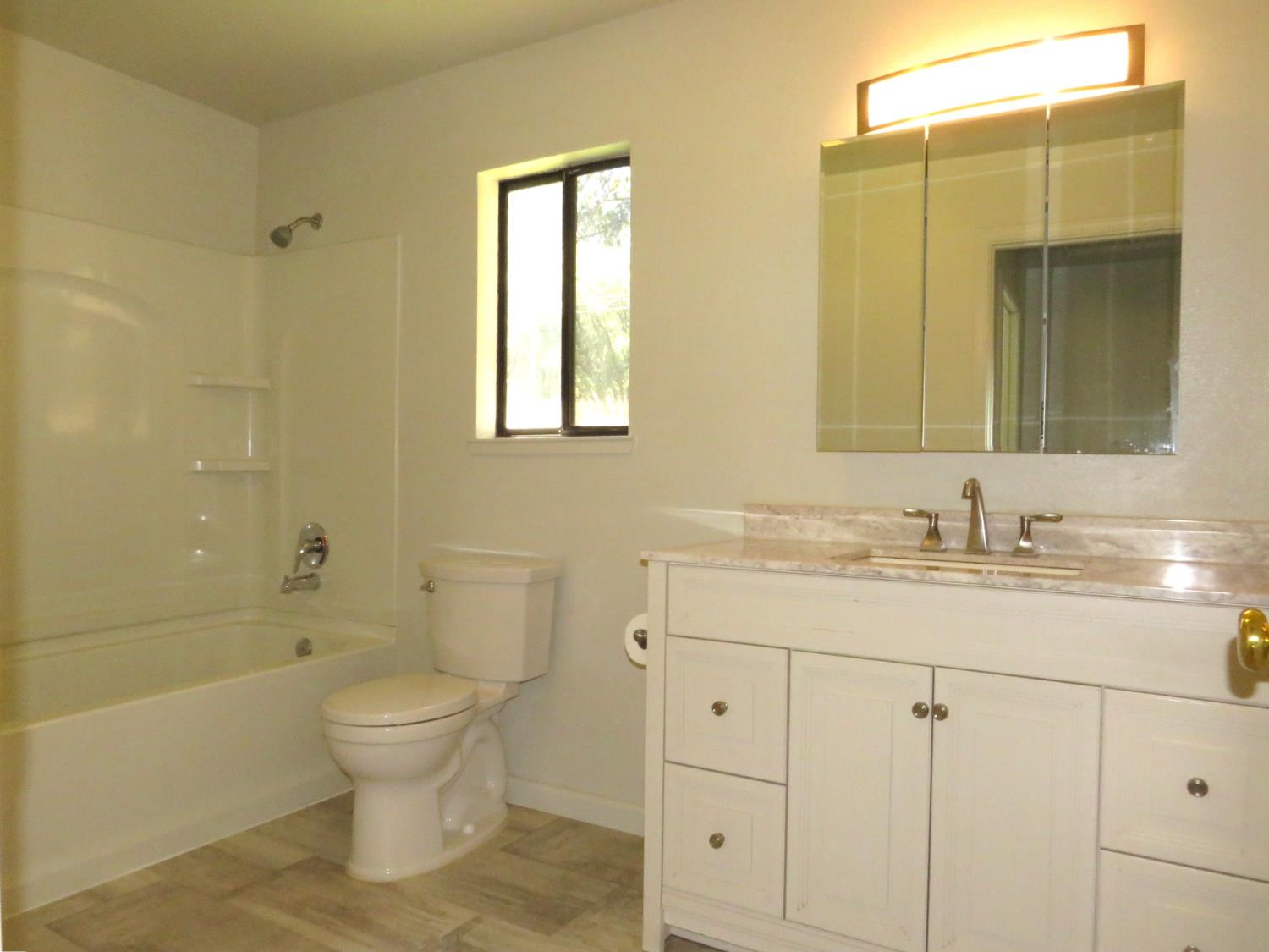 19245 Geisendorfer Road Applegate, CA 95703 - Photo 22 of 59 Large updated bathroom.