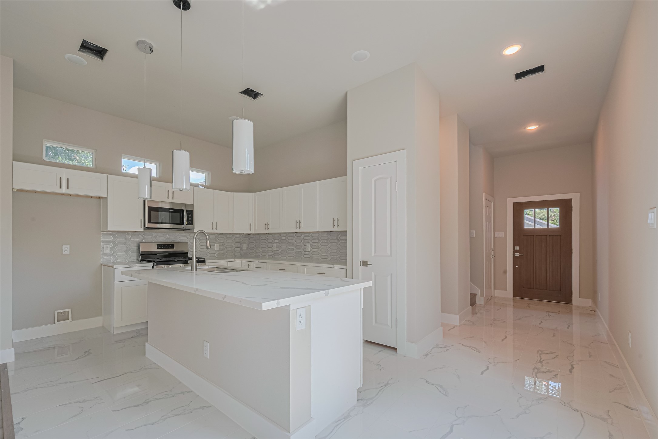 7207 Force Street Houston, TX 77020 - Photo 29 of 29 The open floor plan flows into a bright entryway with polished tile flooring.