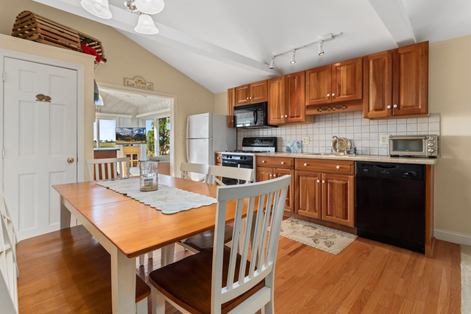 535 Winnacunnet Road Hampton, NH 03842 - Photo 4 of 49