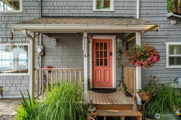 a view of a entryway door of the house