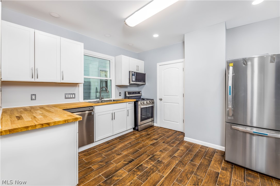 1803 Creston Road Cambridge, OH 43725 - Photo 5 of 19 Kitchen