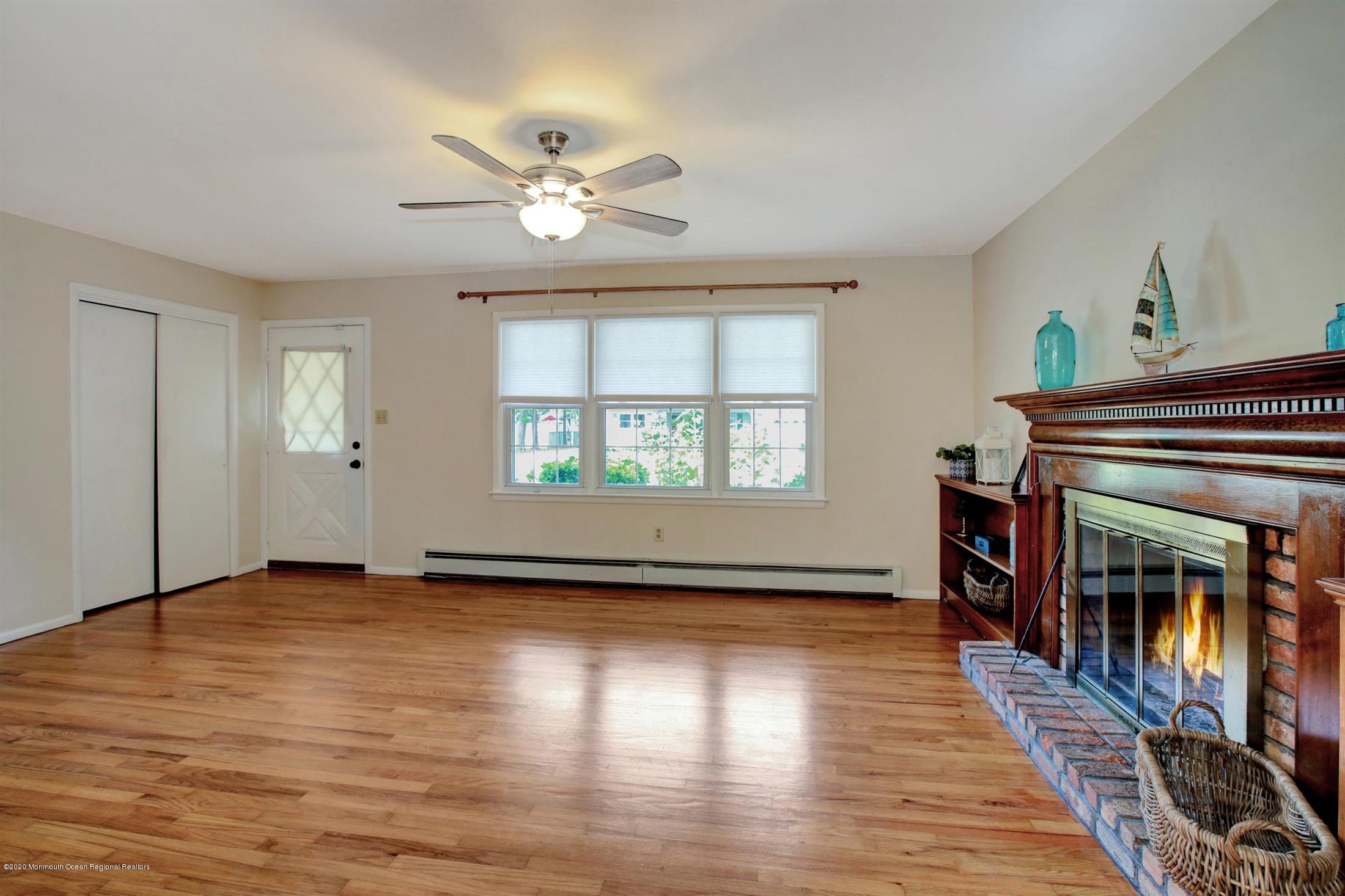 413 Riverview Road Forked River, NJ 08731 - Photo 8 of 28 08-Living