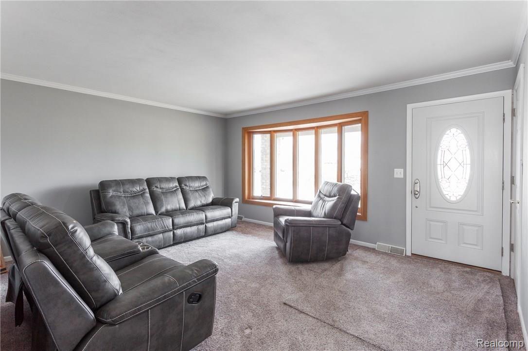 13421 Rosedale Boulevard Carleton, MI 48117 - Photo 13 of 32 IMG_1006.jpg