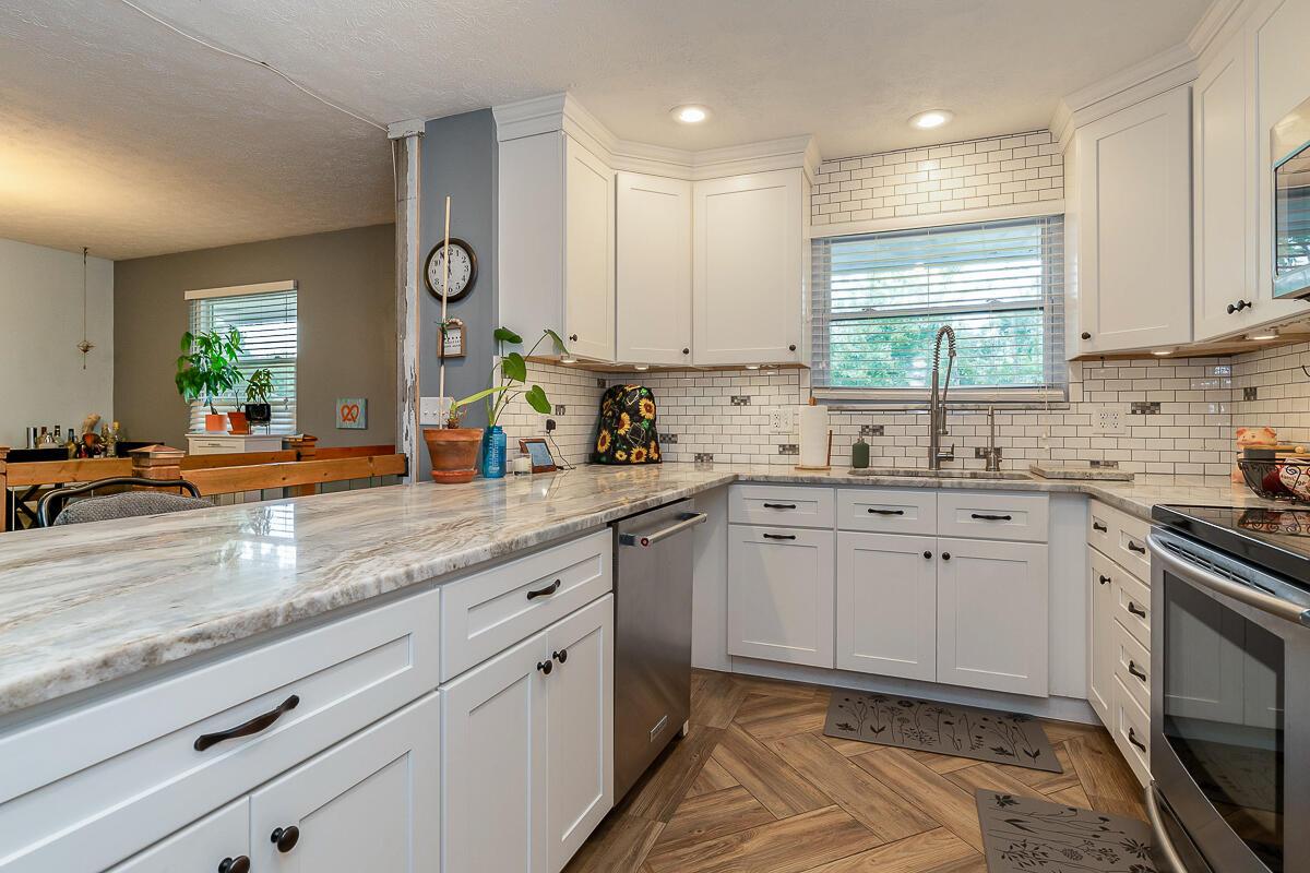 1380 Thurell Road Columbus, OH 43229 - Photo 7 of 27 Kitchen