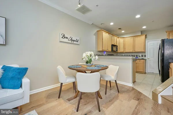 $379,000 | 7166 Little Thames Drive, Unit 181, Gainesville, VA 20155