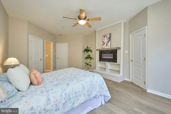 $379,000 | 7166 Little Thames Drive, Unit 181, Gainesville, VA 20155