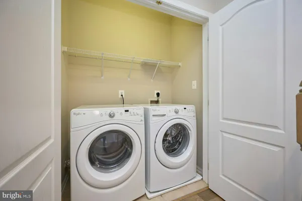 $379,000 | 7166 Little Thames Drive, Unit 181, Gainesville, VA 20155