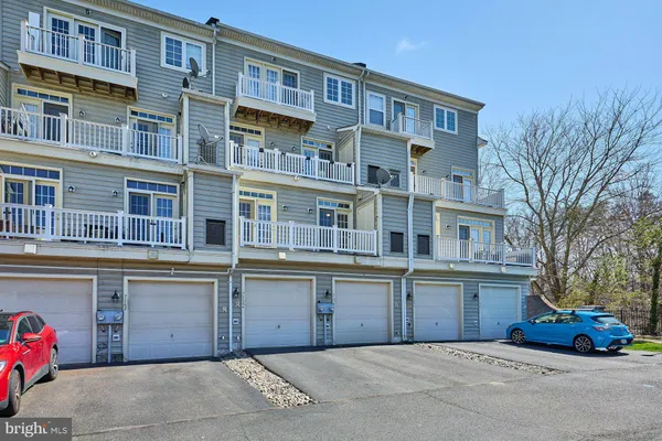 $379,000 | 7166 Little Thames Drive, Unit 181, Gainesville, VA 20155