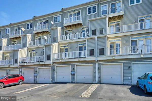 $379,000 | 7166 Little Thames Drive, Unit 181, Gainesville, VA 20155