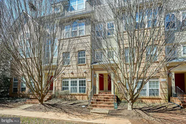 $379,000 | 7166 Little Thames Drive, Unit 181, Gainesville, VA 20155