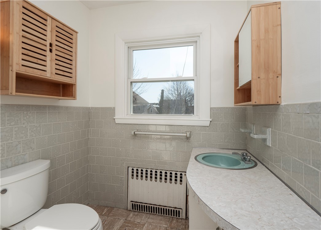 409 Broadway Newport, RI 02840 - Photo 25 of 35