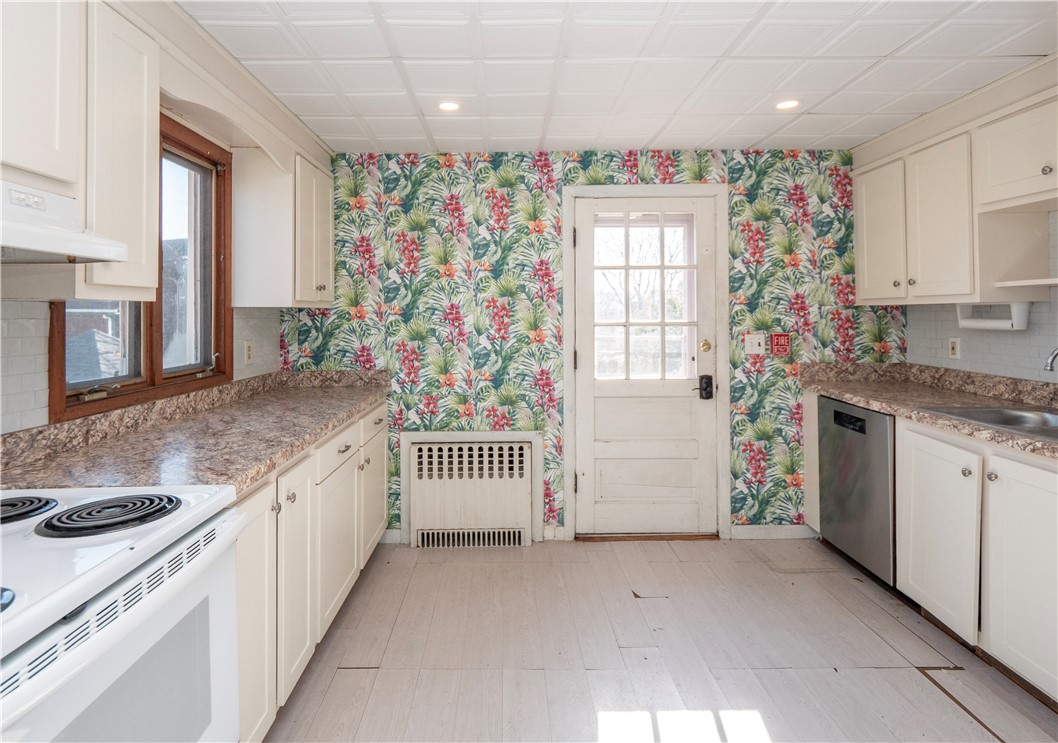 409 Broadway Newport, RI 02840 - Photo 28 of 35