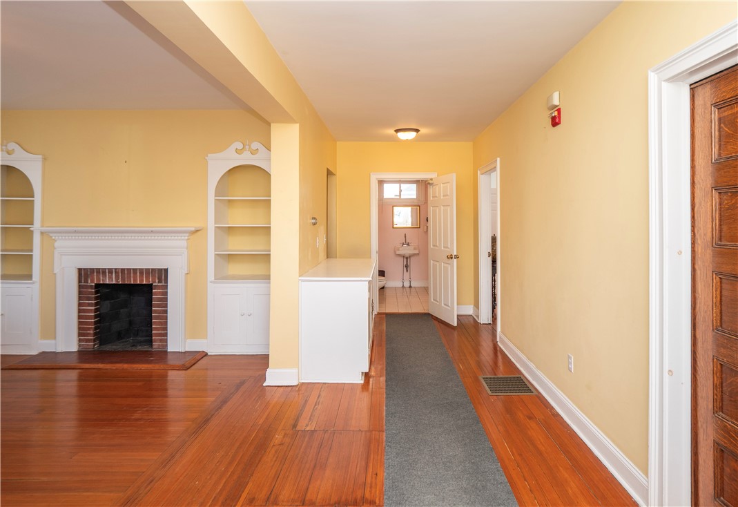 409 Broadway Newport, RI 02840 - Photo 4 of 35