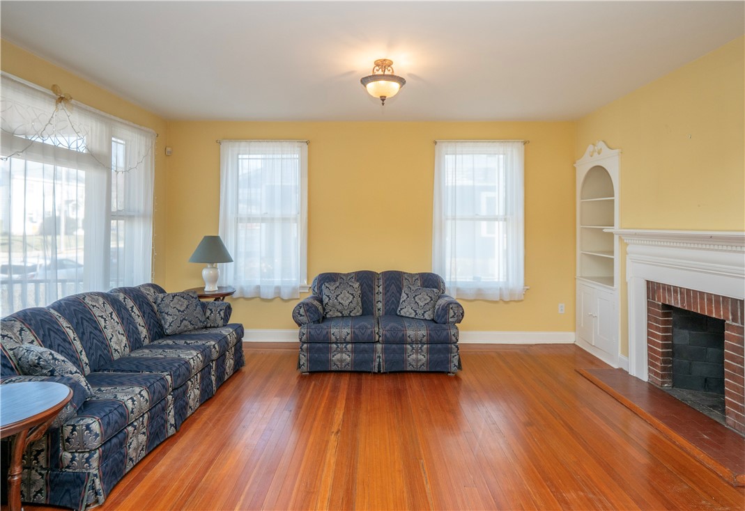 409 Broadway Newport, RI 02840 - Photo 5 of 35
