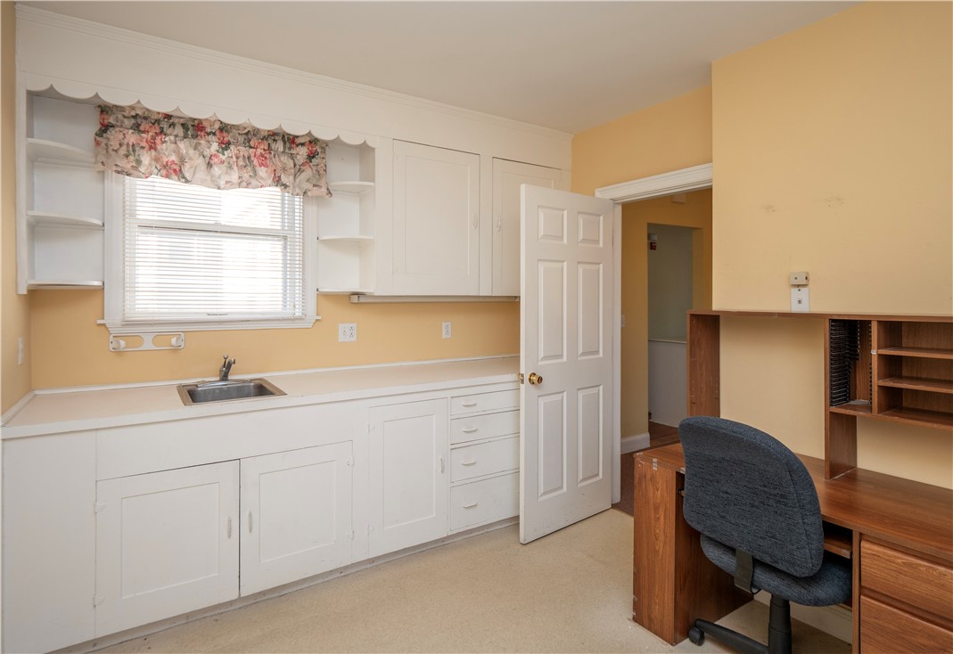 409 Broadway Newport, RI 02840 - Photo 10 of 35
