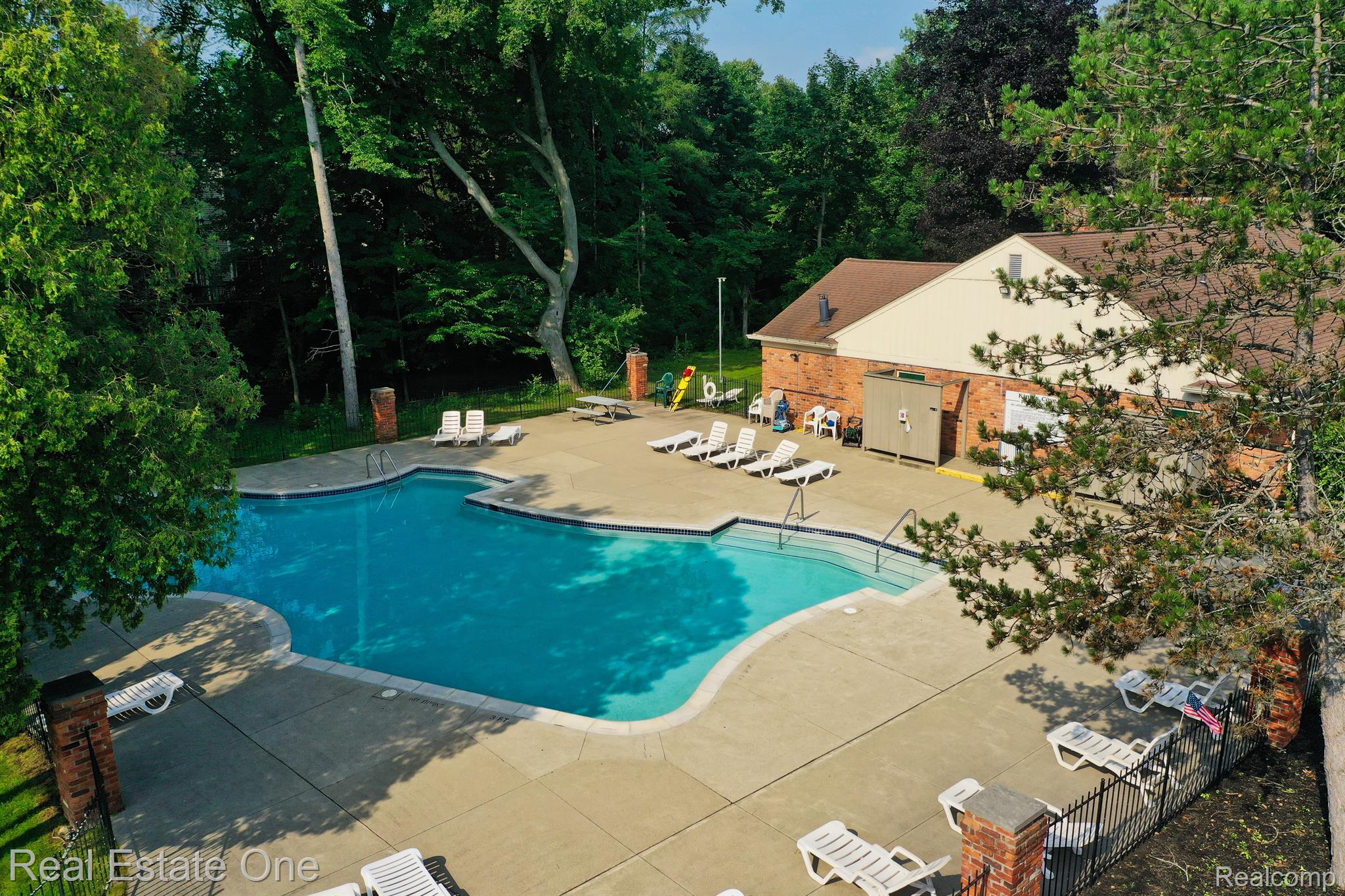 1372 Crescent Lane, Unit 301 Rochester, MI 48306 - Photo 34 of 41 Gallery Image 34