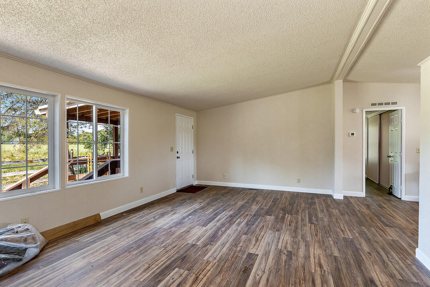10710 Meadows Road White City, OR 97503 - Photo 13 of 46 10710 Meadows (14)